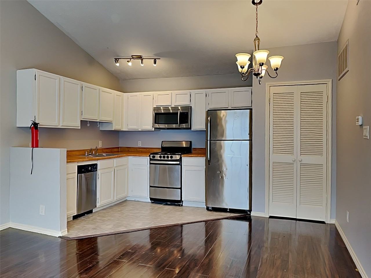 6108 Abrams Rd #323 - Photo 4 of 7