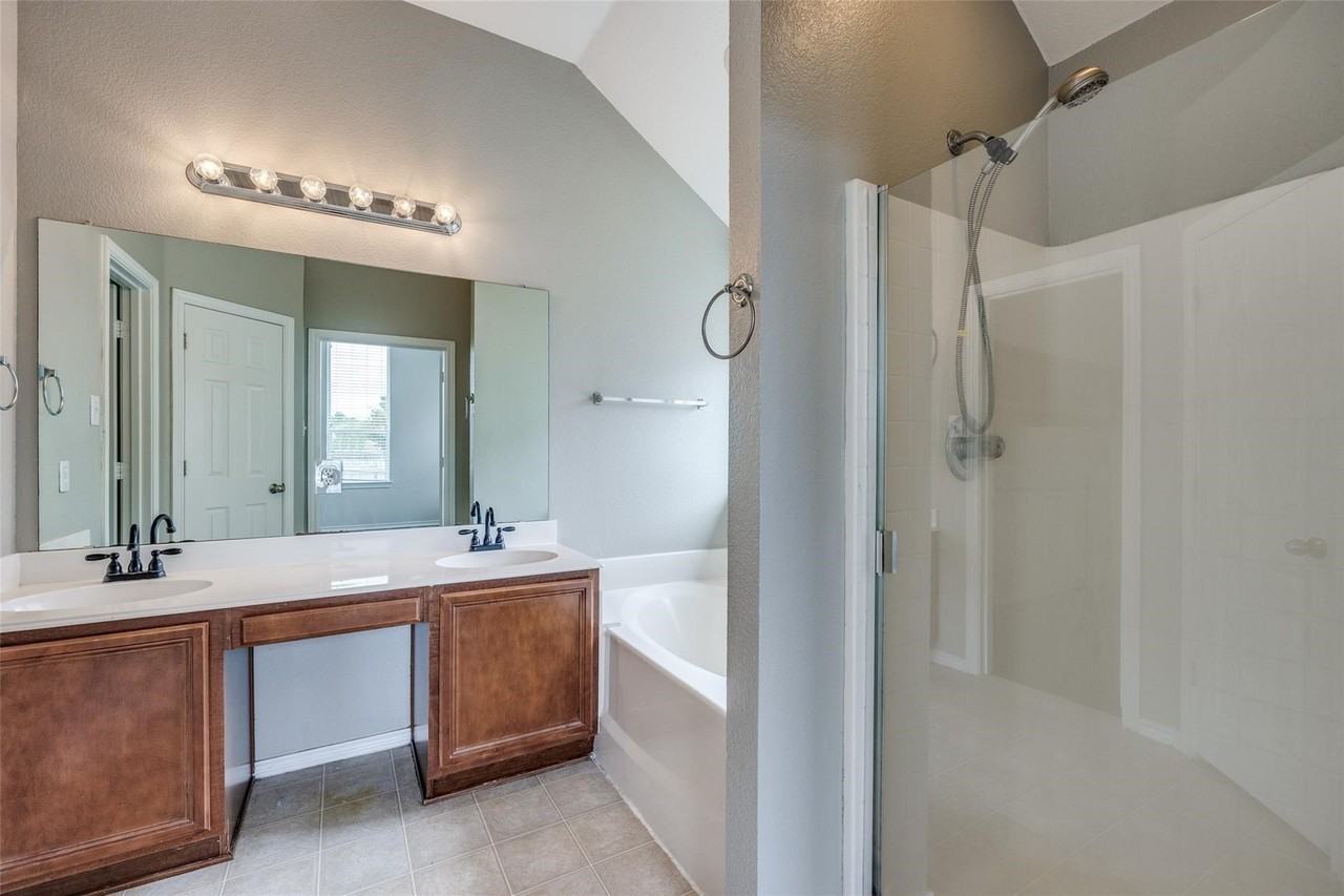 1304 Sierra Blanca Dr - Photo 7 of 12