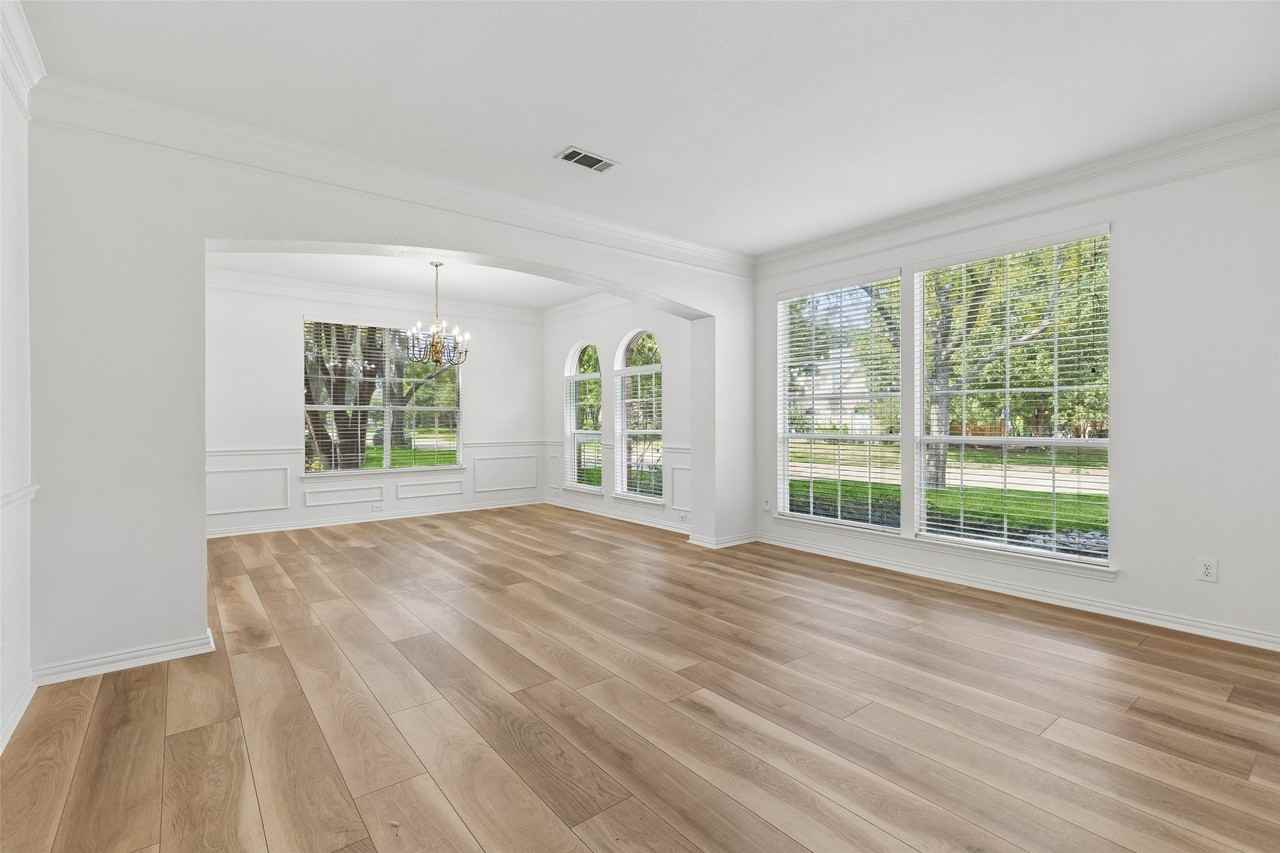 849 Shorewood Dr - Photo 4 of 40