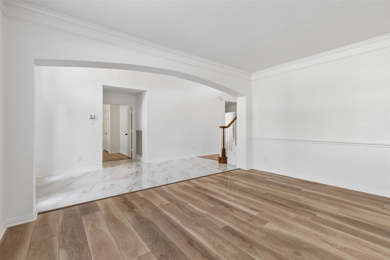 849 Shorewood Dr - Photo 5 of 40