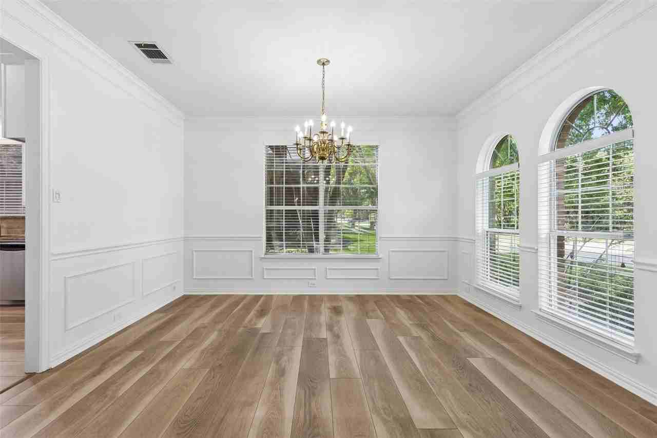849 Shorewood Dr - Photo 6 of 40