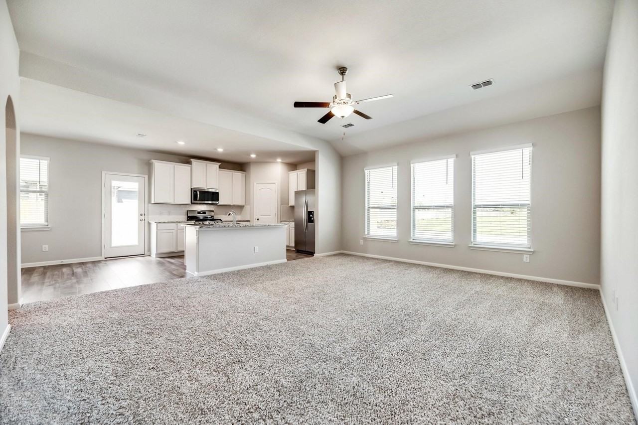412 Harbor Oaks Dr - Photo 3 of 15