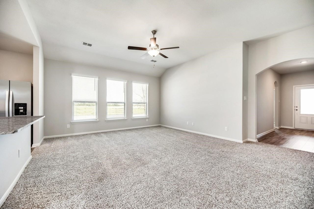 412 Harbor Oaks Dr - Photo 5 of 15