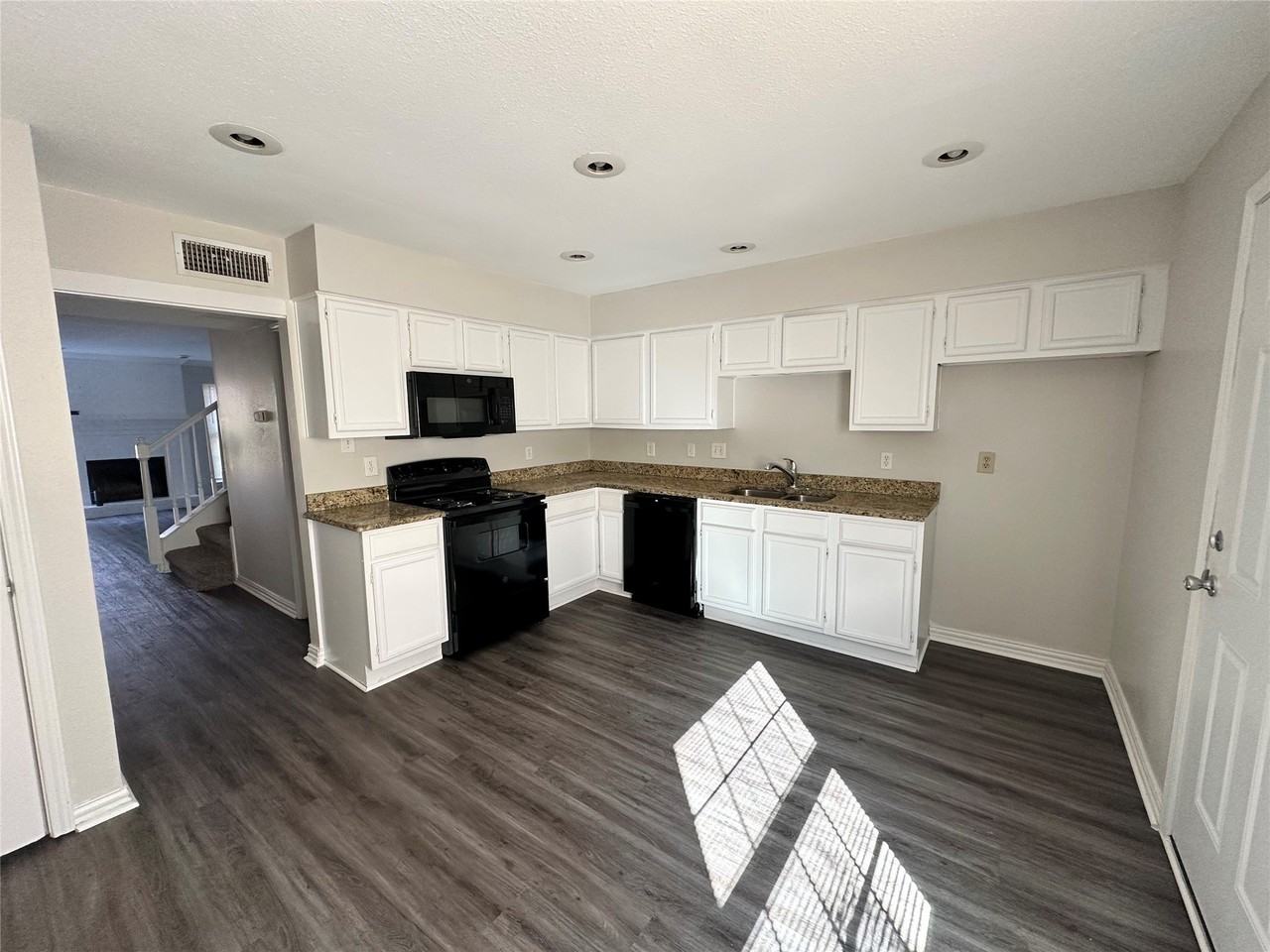 2268 Colony Ct - Photo 5 of 19