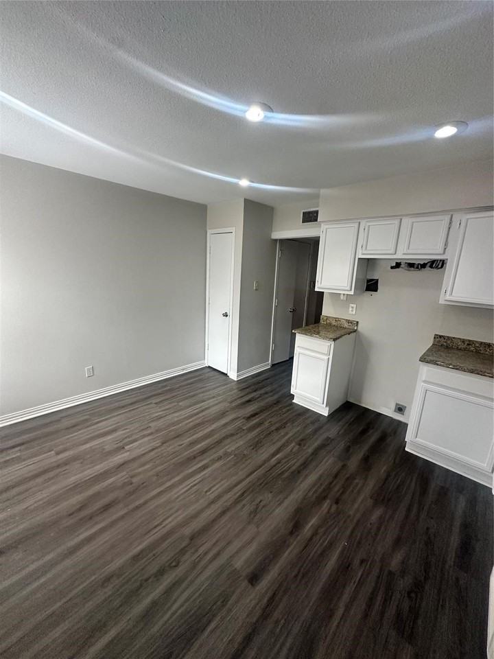 2268 Colony Ct - Photo 6 of 19