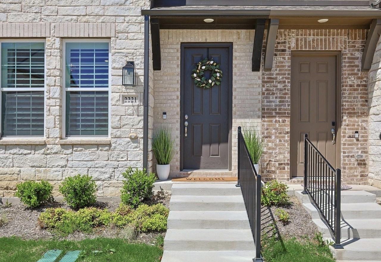 2221 Adena Springs Dr - Photo 4 of 30