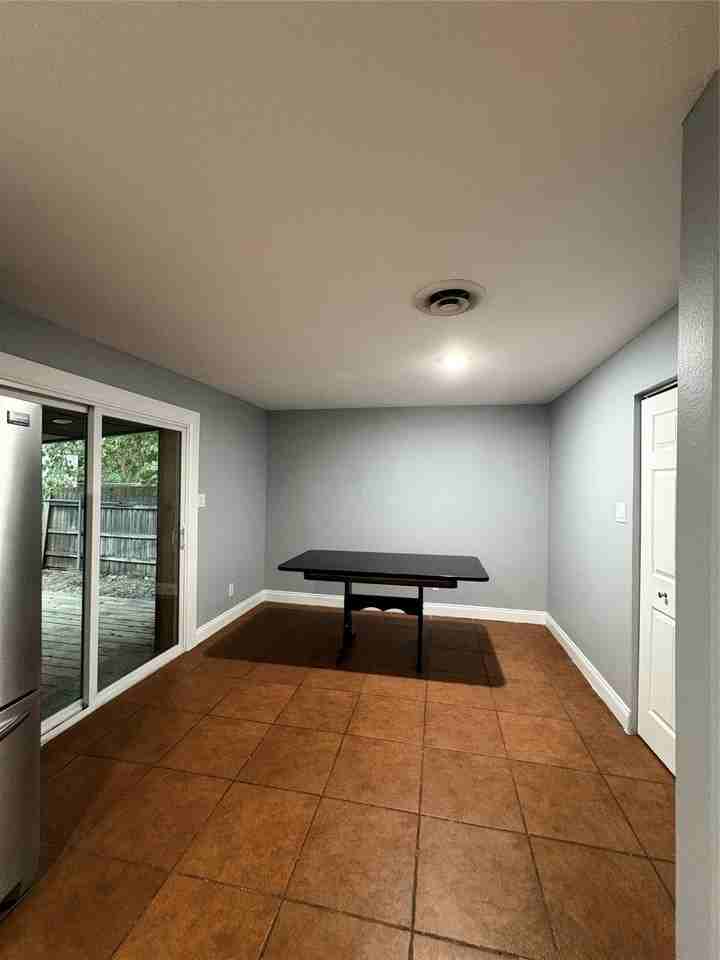 9550 Castlefield Dr - Photo 5 of 15