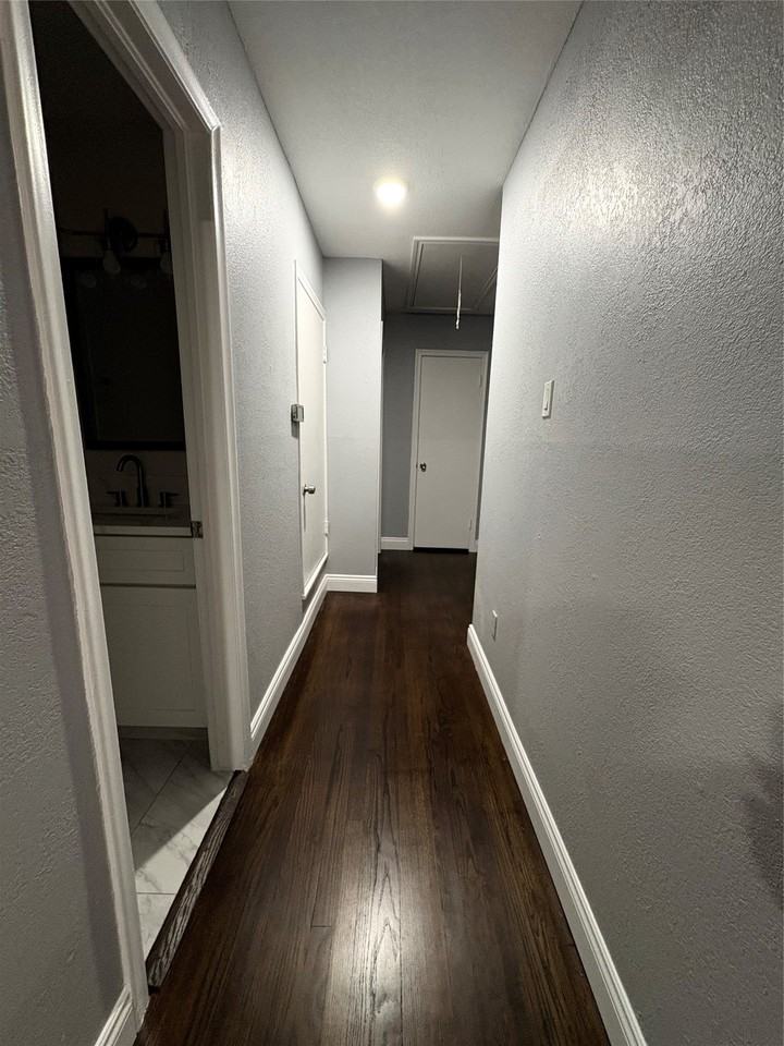 9550 Castlefield Dr - Photo 6 of 15