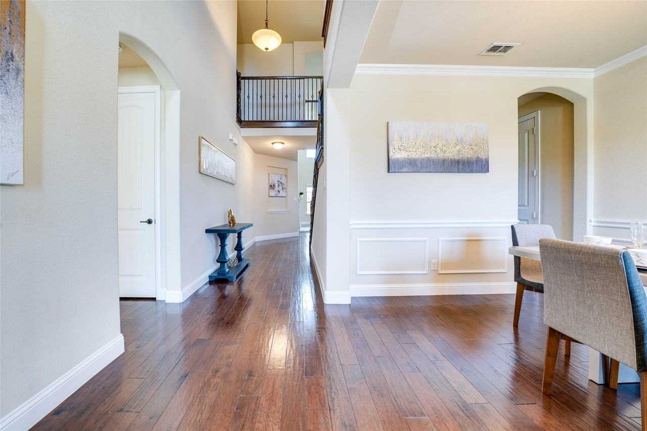 1262 Roma Dr - Photo 3 of 40