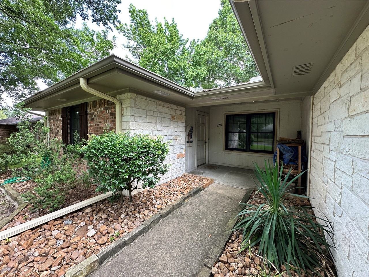 120 W Drane Ave - Photo 2 of 27