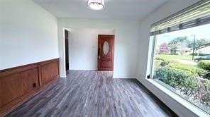 1521 Leicester St - Photo 4 of 35