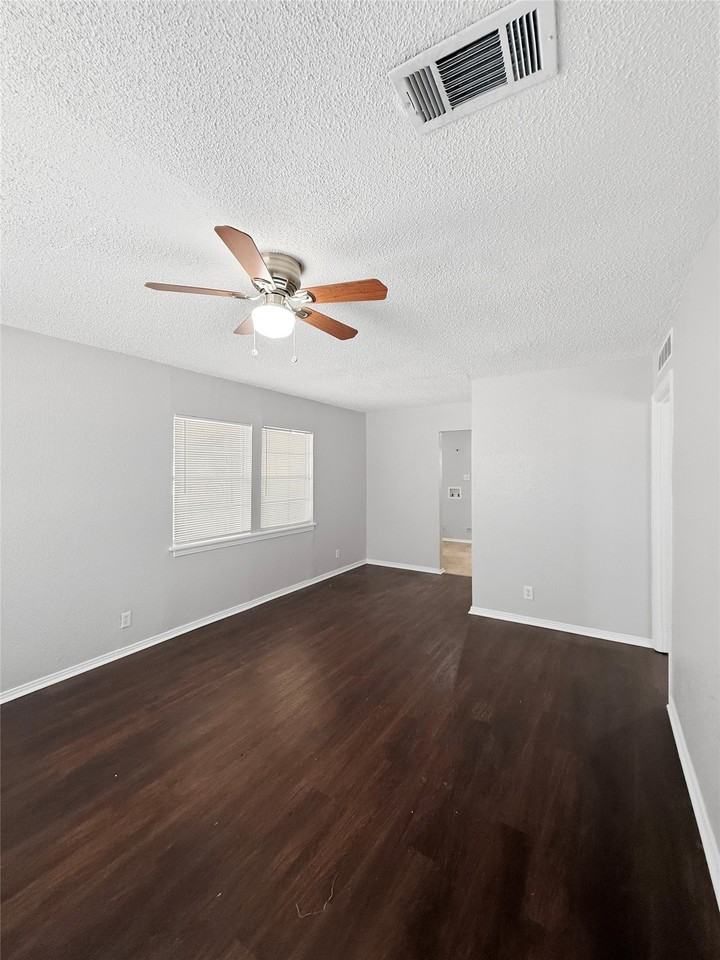 3520 Western Ave - Photo 4 of 20