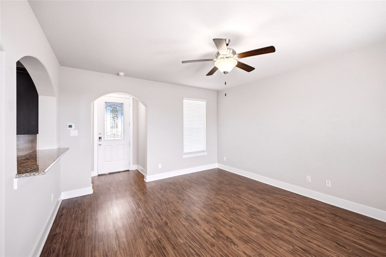 3904 Ashton Dr - Photo 4 of 20