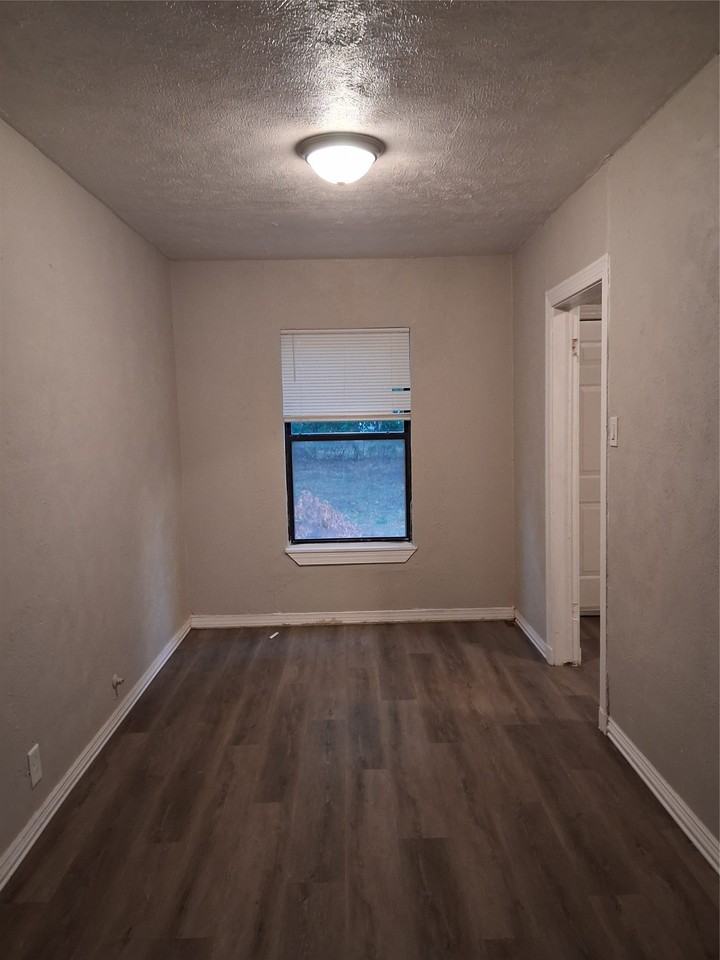 435 Avenue G - Photo 3 of 23