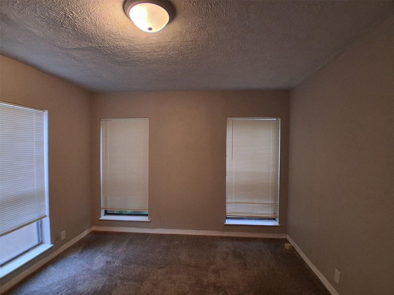 435 Avenue G - Photo 4 of 23
