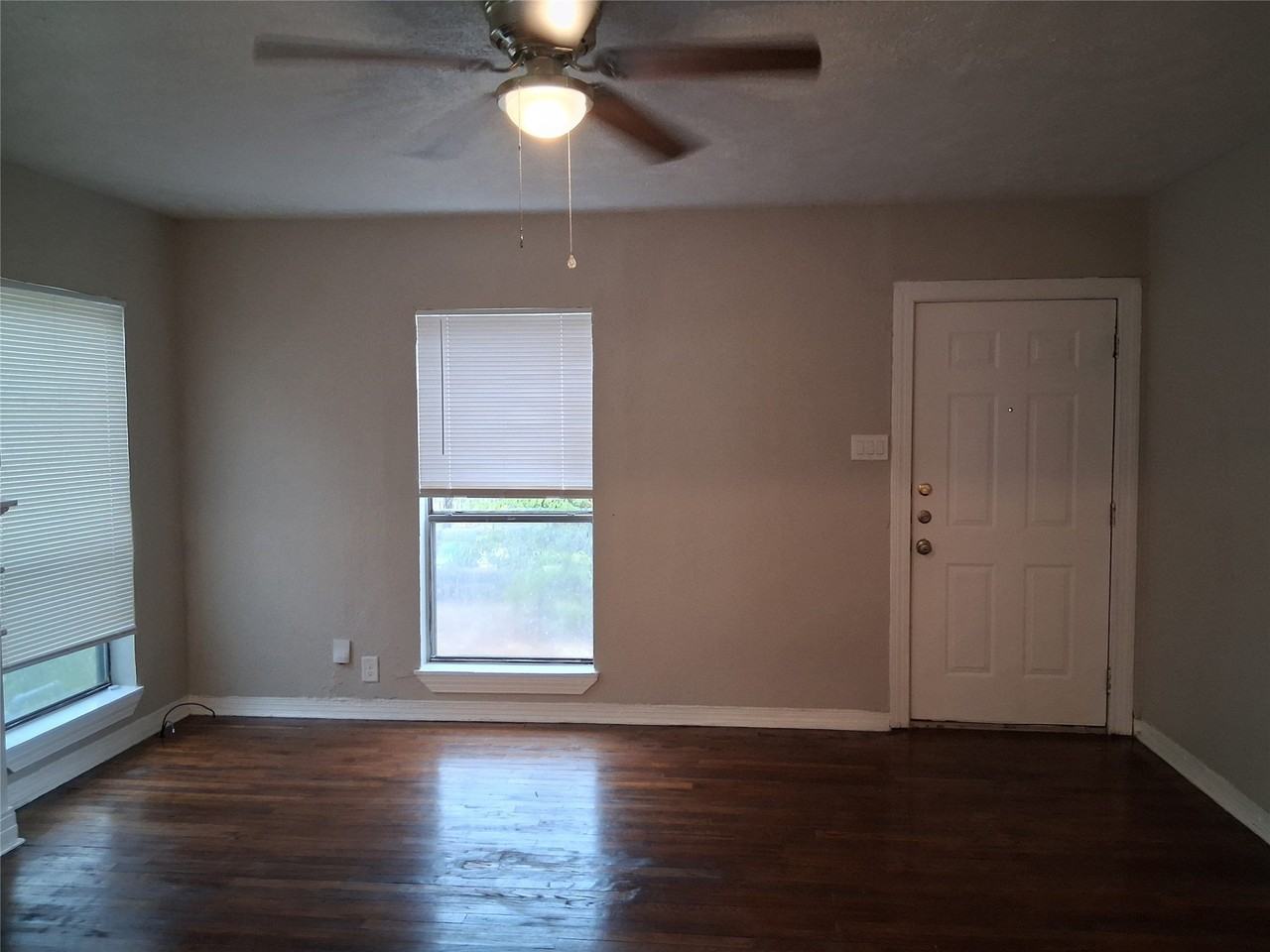 435 Avenue G - Photo 6 of 23
