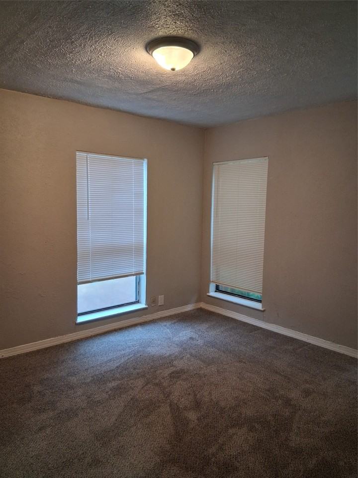 435 Avenue G - Photo 7 of 23