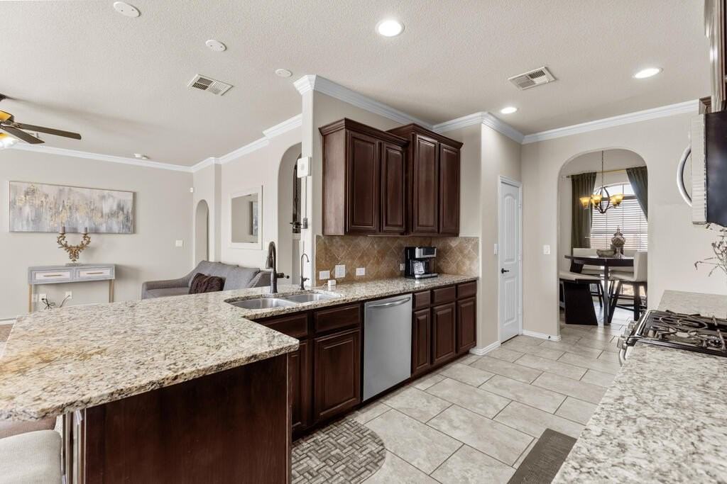 914R Founders Rd - Photo 7 of 36