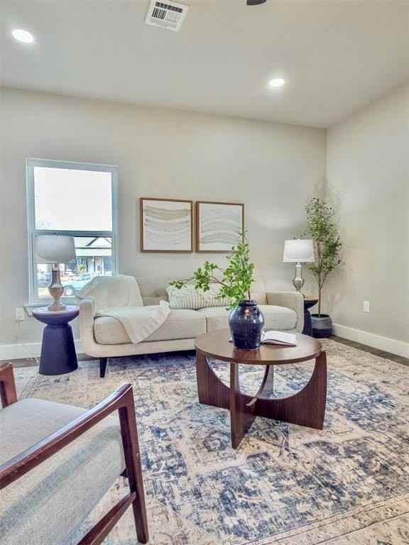 705 E Springer Ave - Photo 5 of 43
