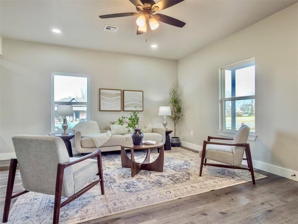 705 E Springer Ave - Photo 6 of 43