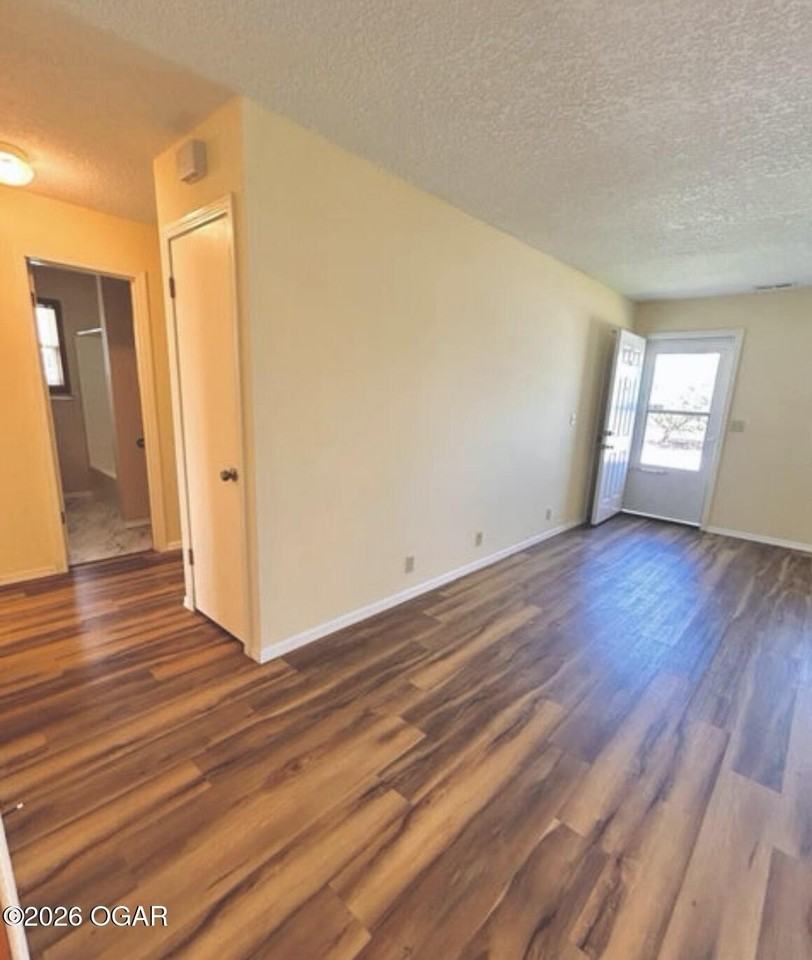 1320 E 18th St - Photo 4 of 19