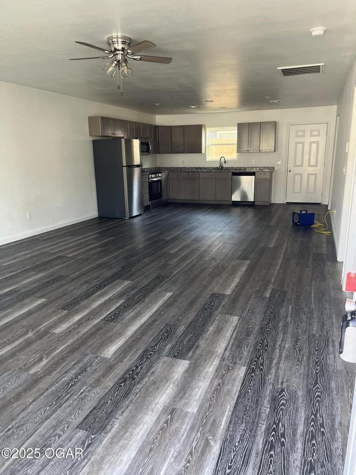 866 Virginia St #A - Photo 3 of 12