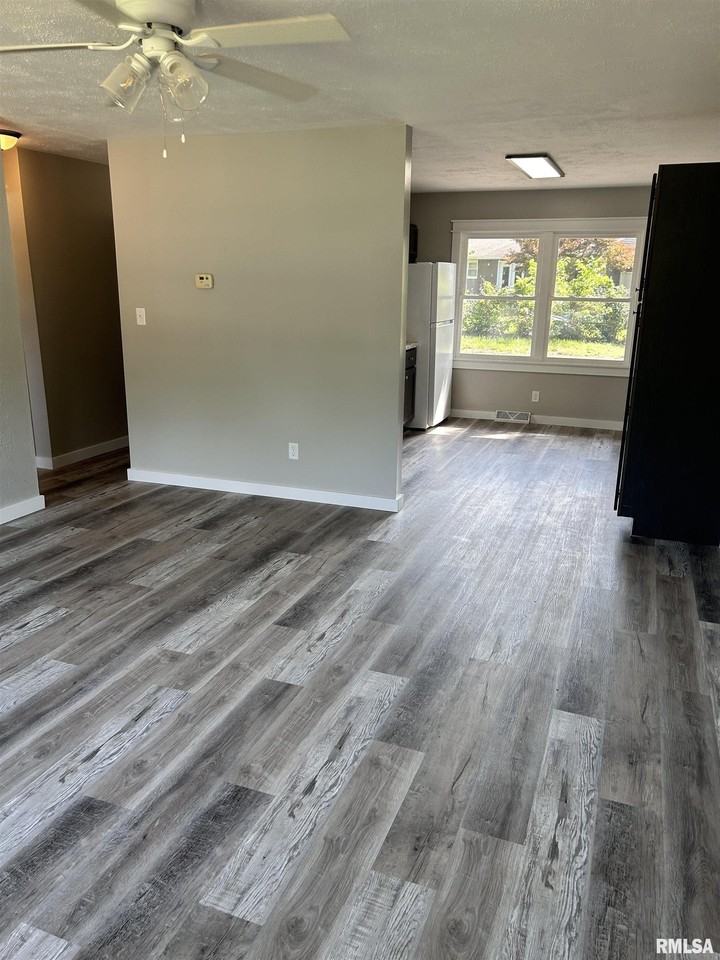 309 Georgia Pkwy #A - Photo 3 of 18