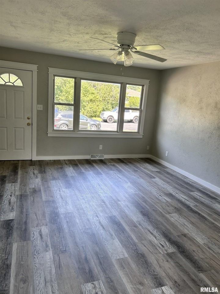 309 Georgia Pkwy #A - Photo 4 of 18