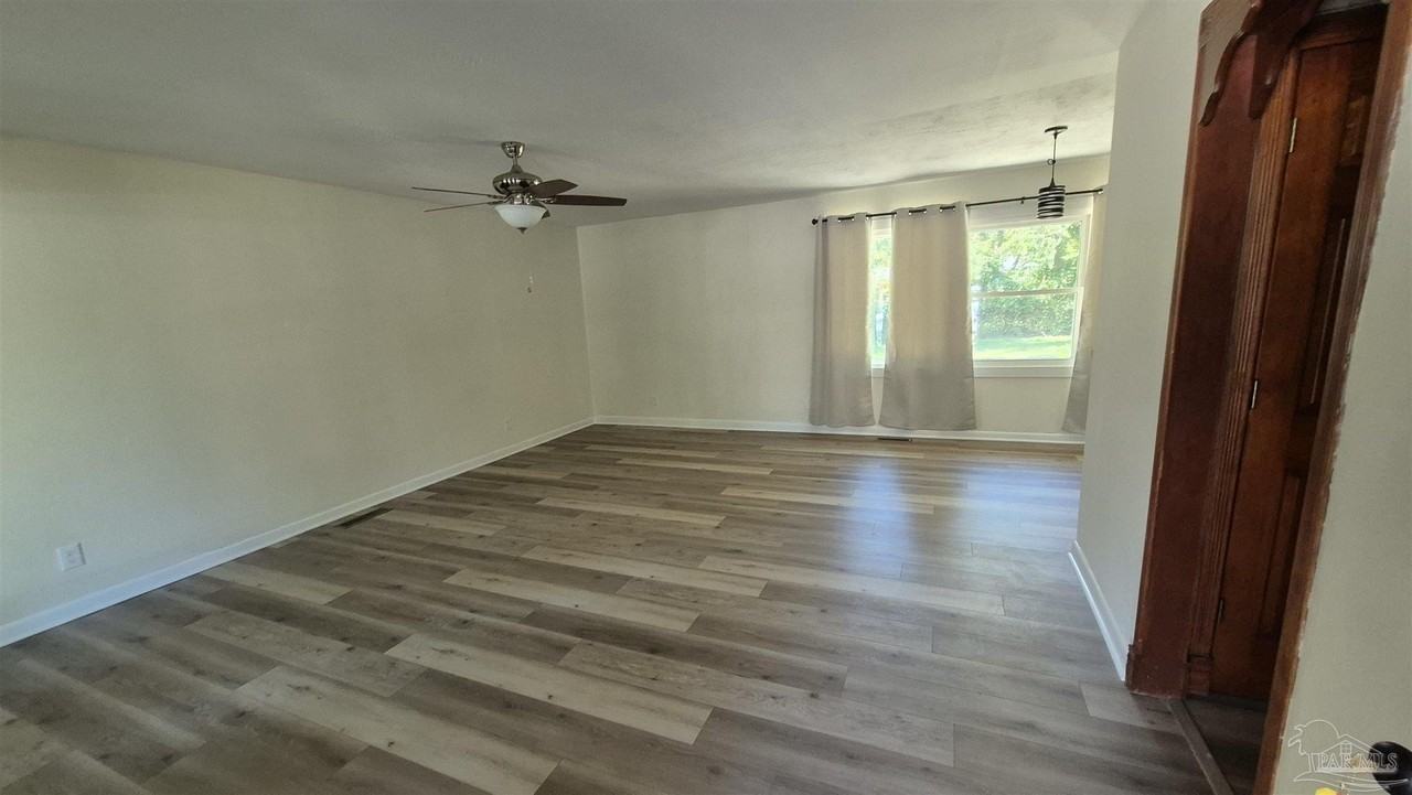 3495 Rothschild Dr - Photo 2 of 12