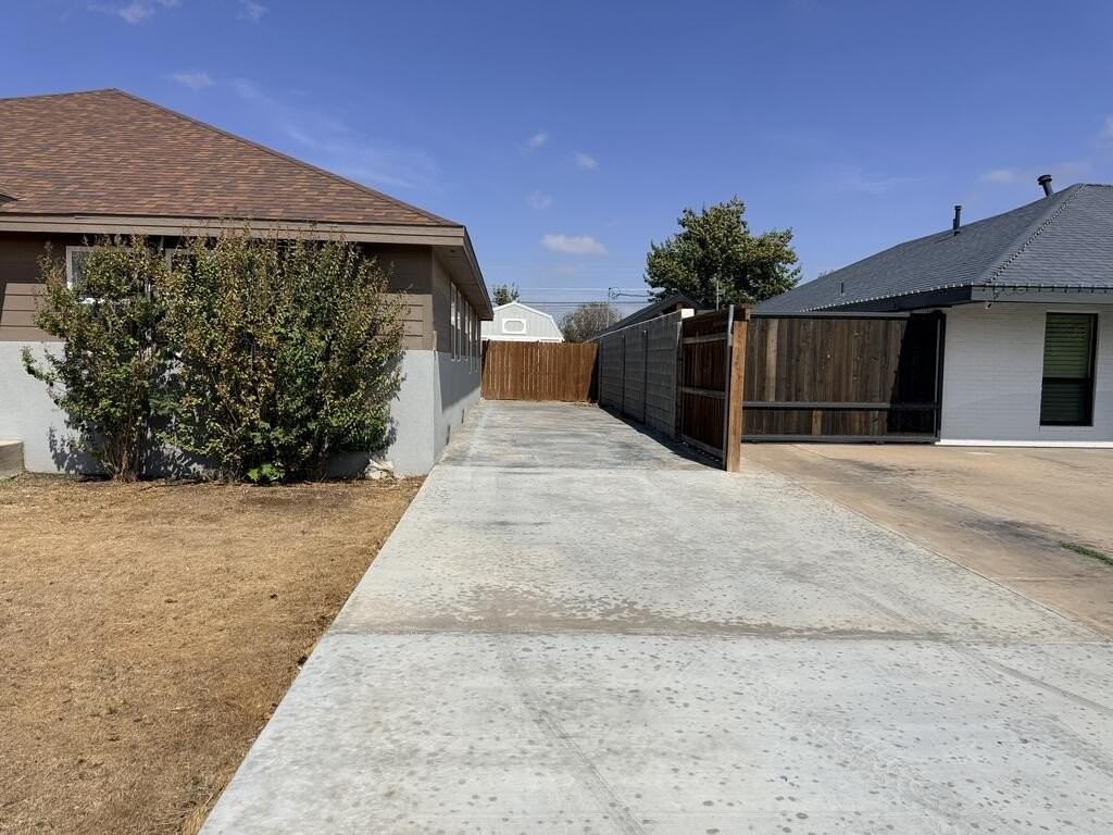 109 E Oak Ave - Photo 3 of 34