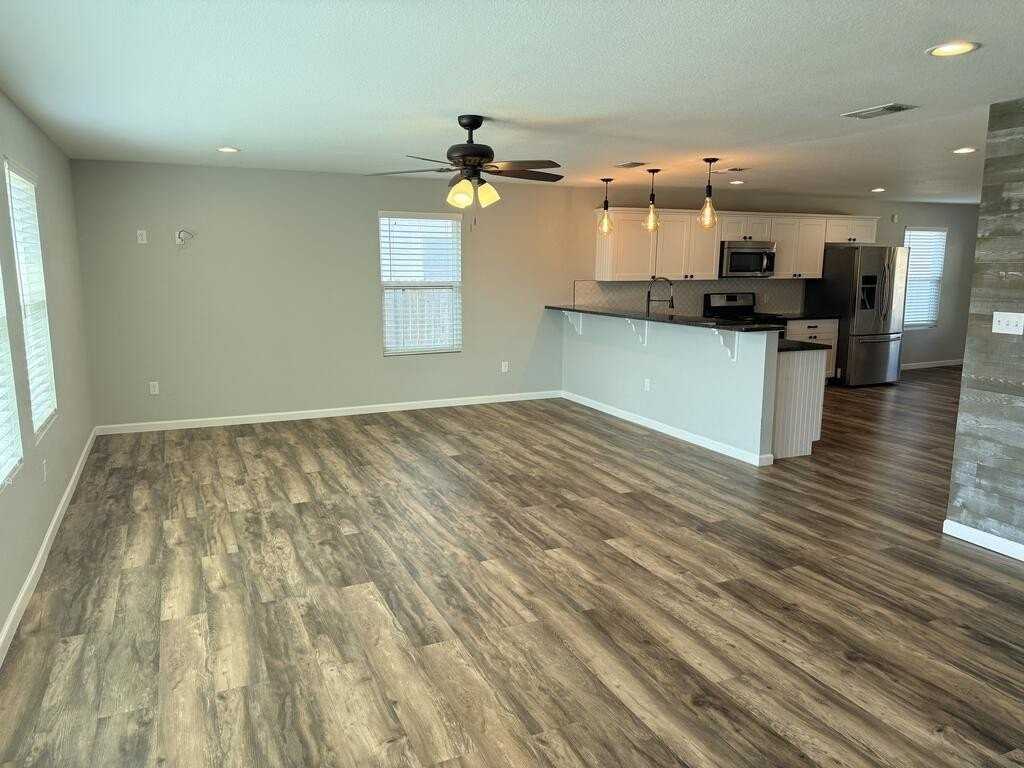 109 E Oak Ave - Photo 5 of 34