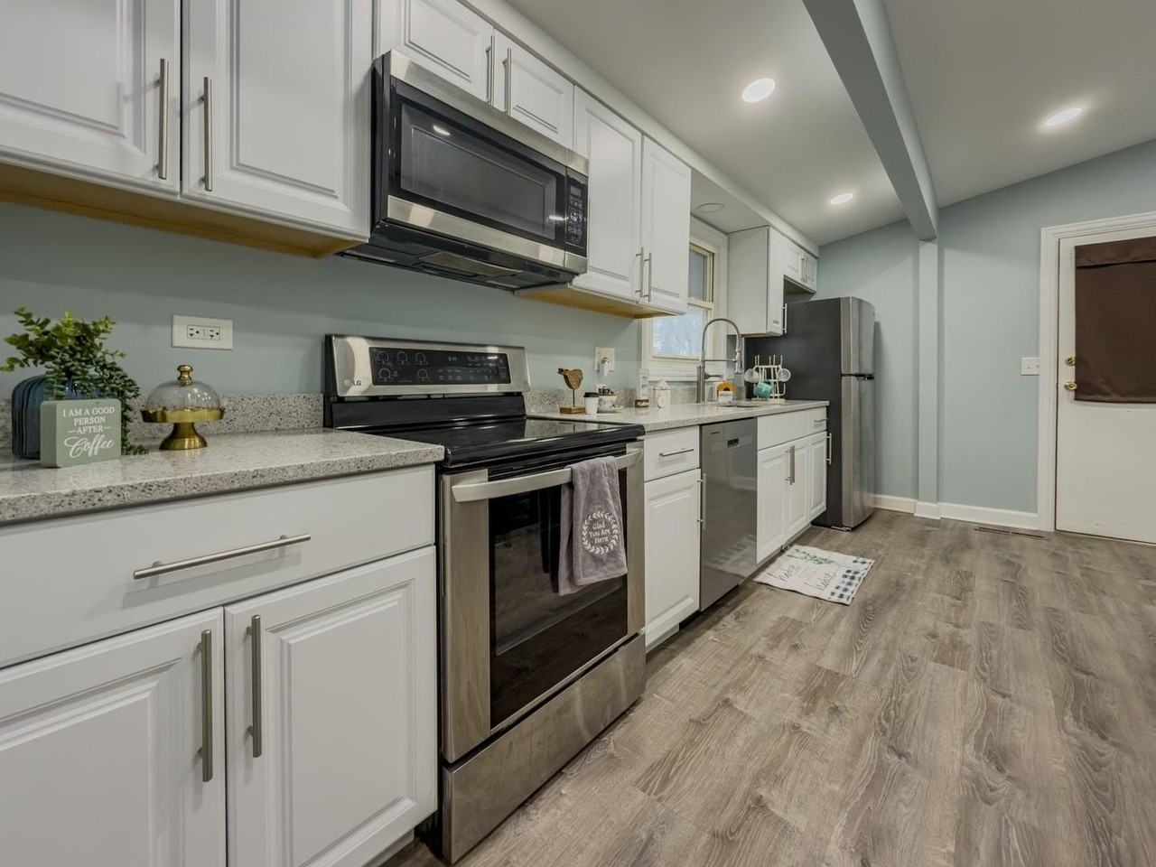 3207 Darwood Dr - Photo 4 of 16