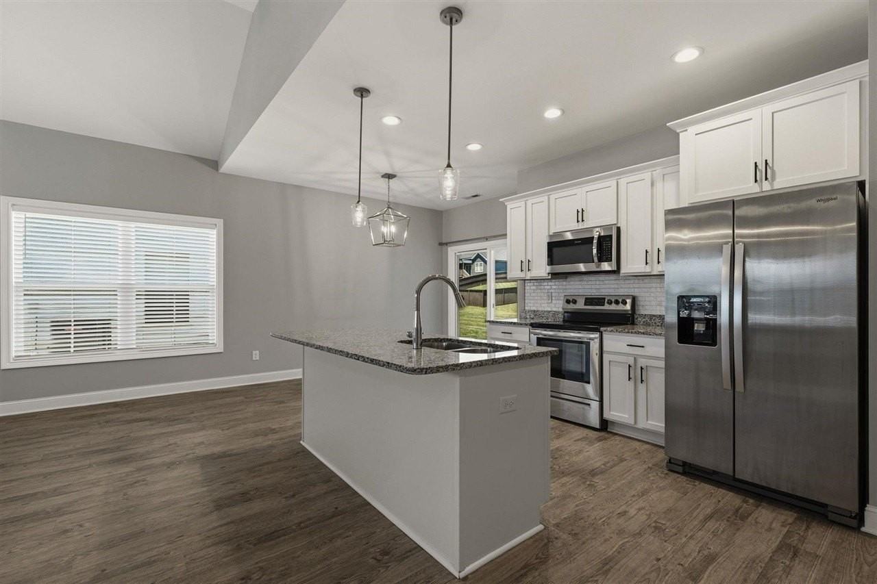 1220 Shallowford St - Photo 3 of 22