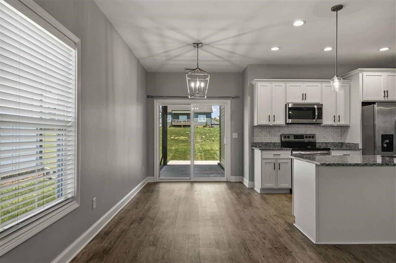 1220 Shallowford St - Photo 4 of 22