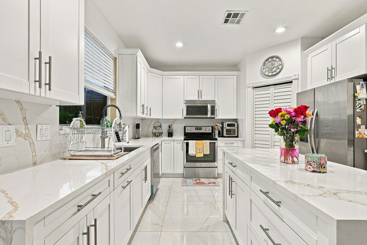 1720 Corsica Dr - Photo 3 of 47