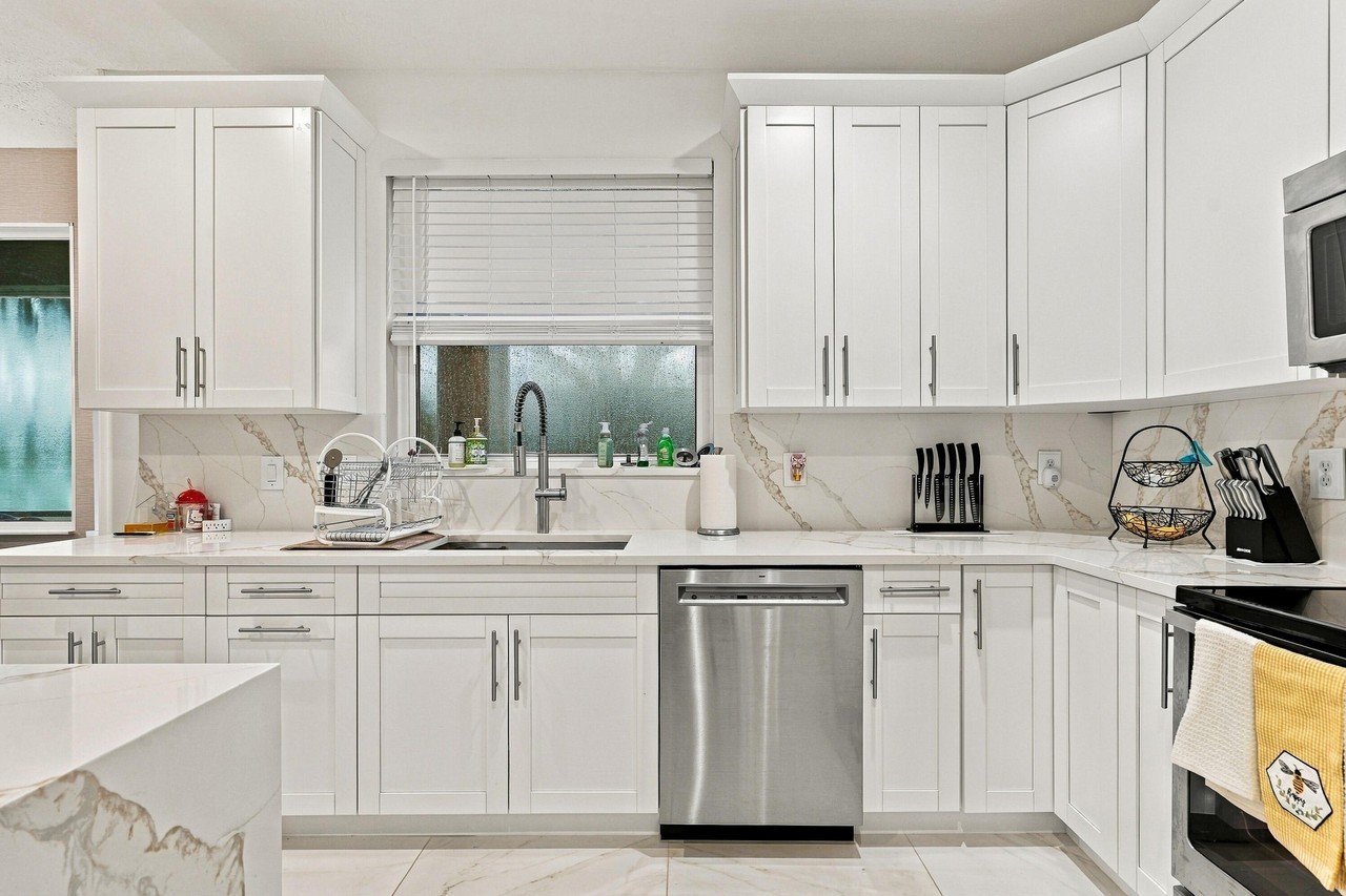 1720 Corsica Dr - Photo 4 of 47