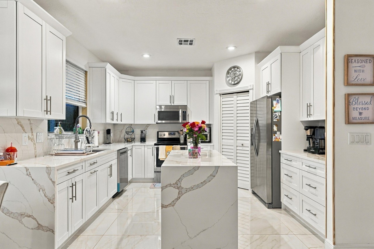 1720 Corsica Dr - Photo 5 of 47