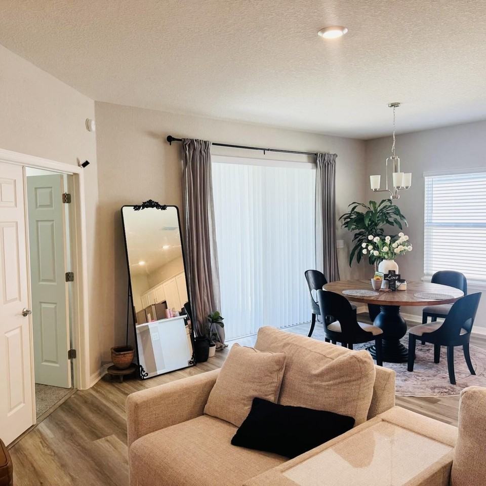 1444 Fleur Dr - Photo 5 of 10