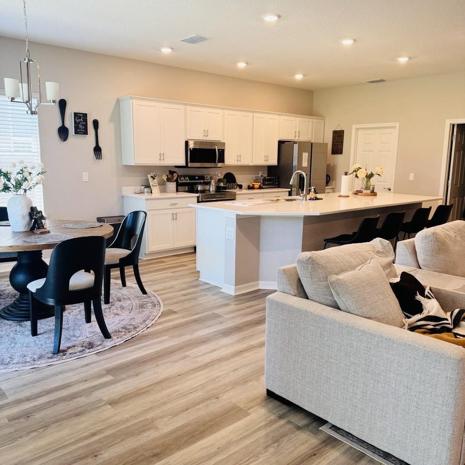 1444 Fleur Dr - Photo 4 of 10