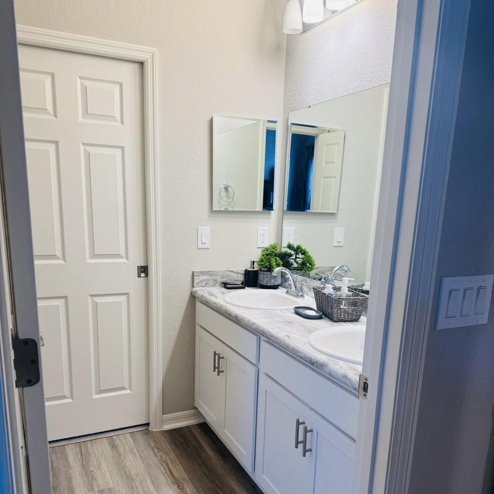 1444 Fleur Dr - Photo 7 of 10