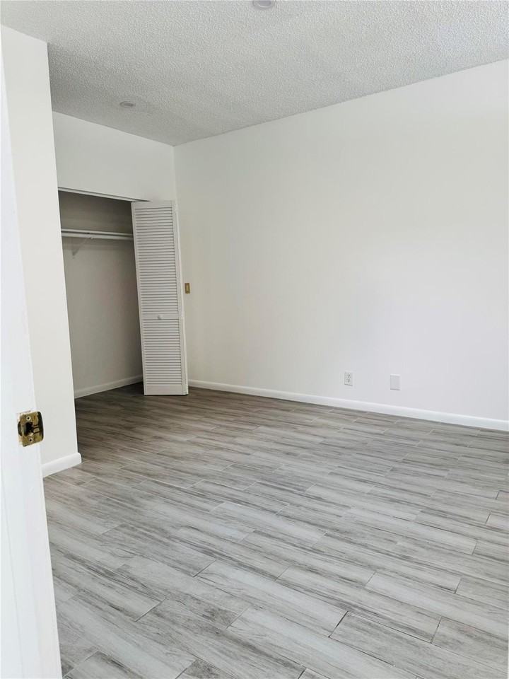 229 Commercial Blvd #1 - Photo 2 of 6