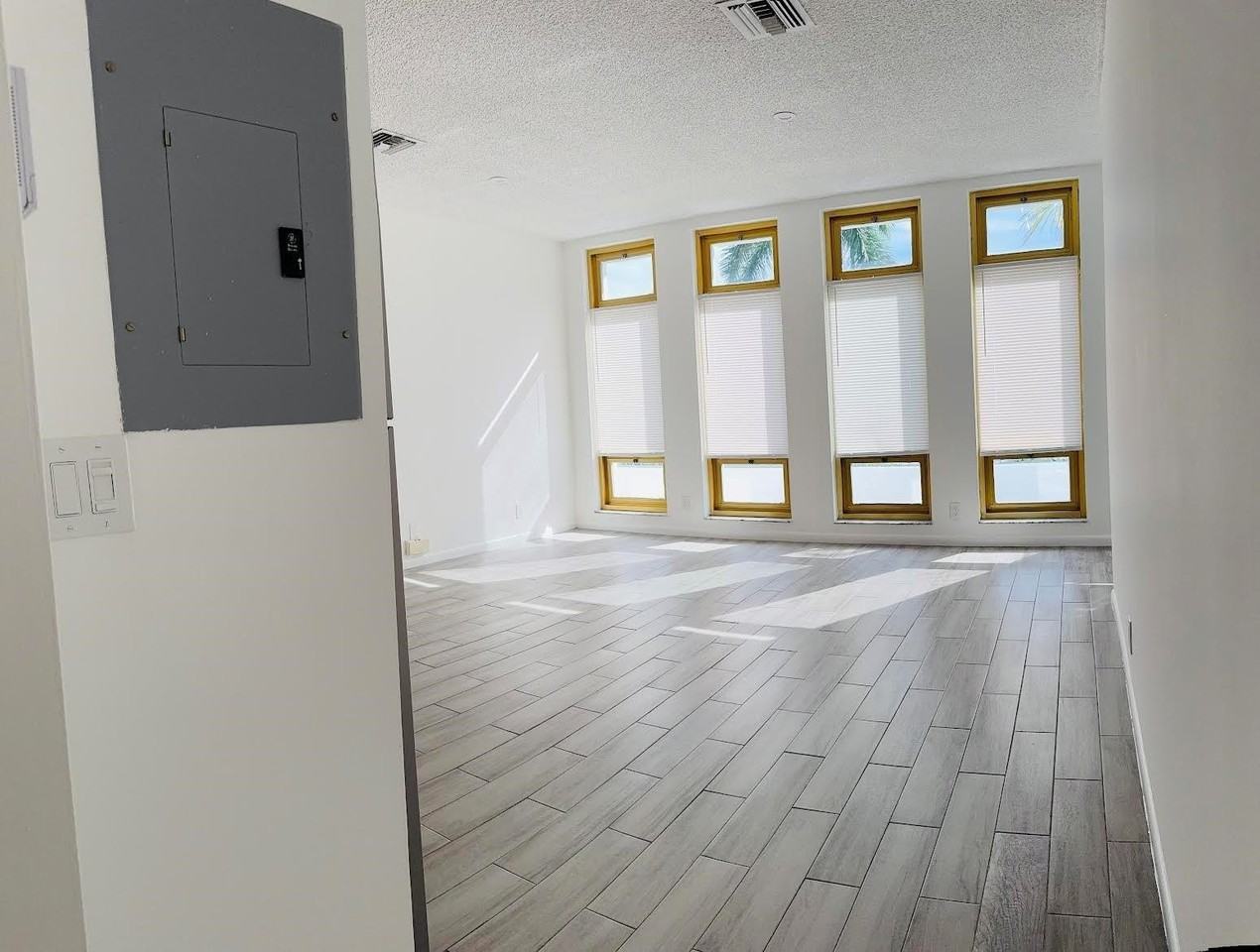 229 Commercial Blvd #1 - Photo 6 of 6