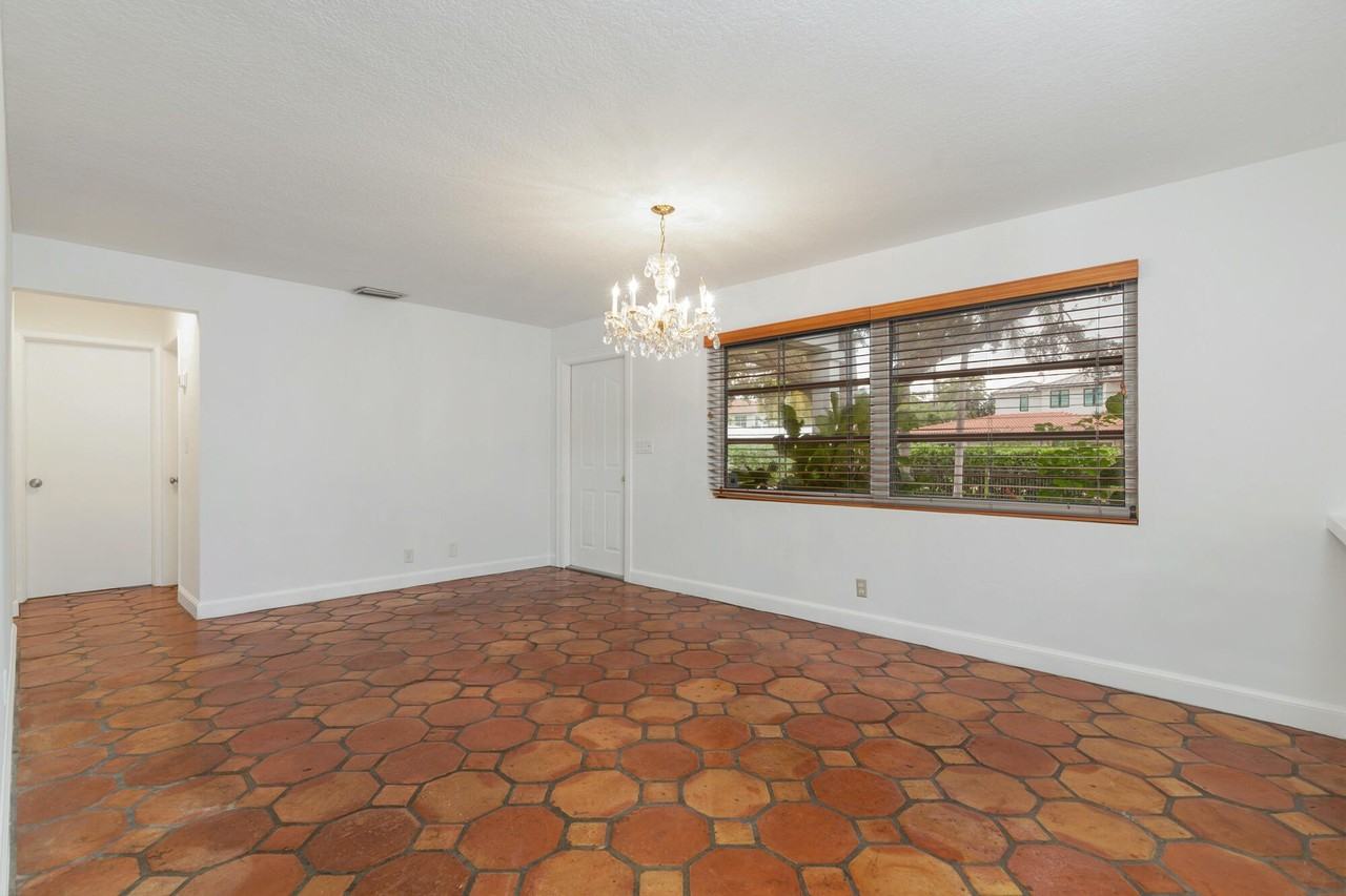 113 Gregory Pl - Photo 2 of 23