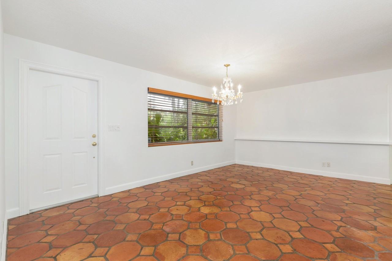 113 Gregory Pl - Photo 3 of 23