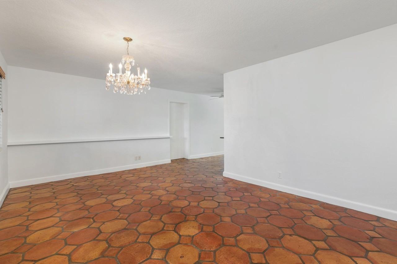 113 Gregory Pl - Photo 4 of 23