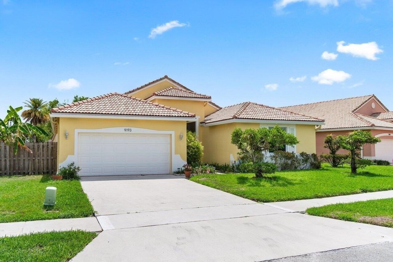 9193 Cove Point Cir - Photo 2 of 38