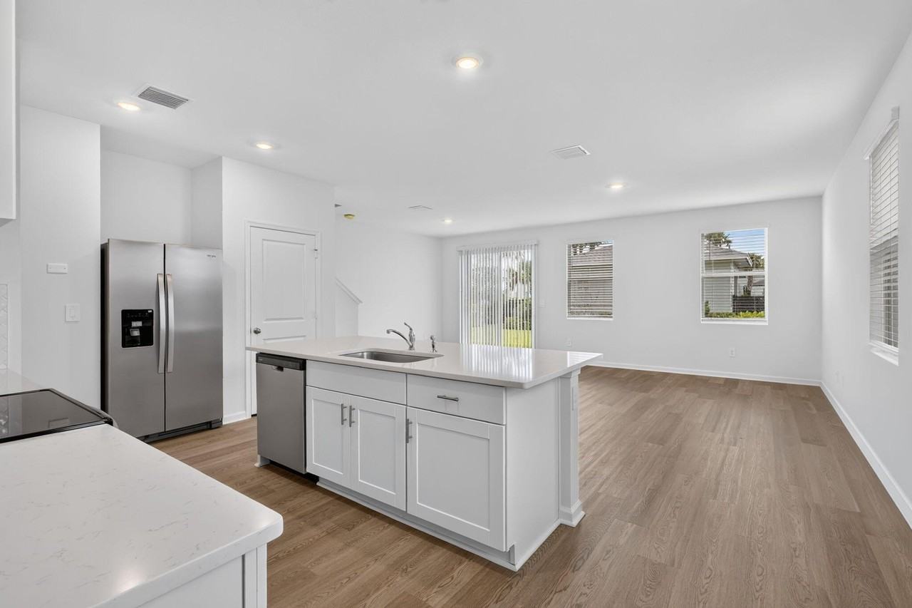 663 Salisbury Cir - Photo 3 of 30