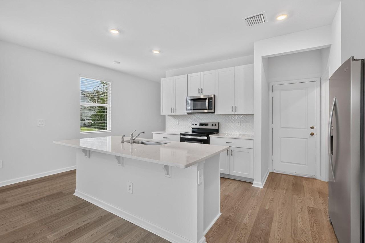 663 Salisbury Cir - Photo 6 of 30