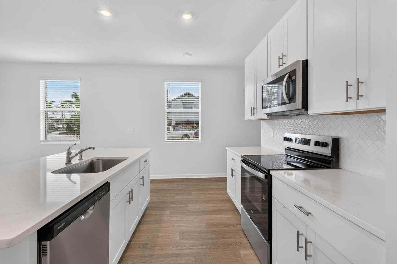 663 Salisbury Cir - Photo 7 of 30
