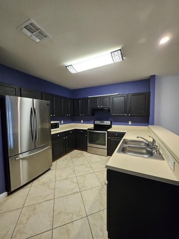 2957 Saginaw Ave - Photo 3 of 15